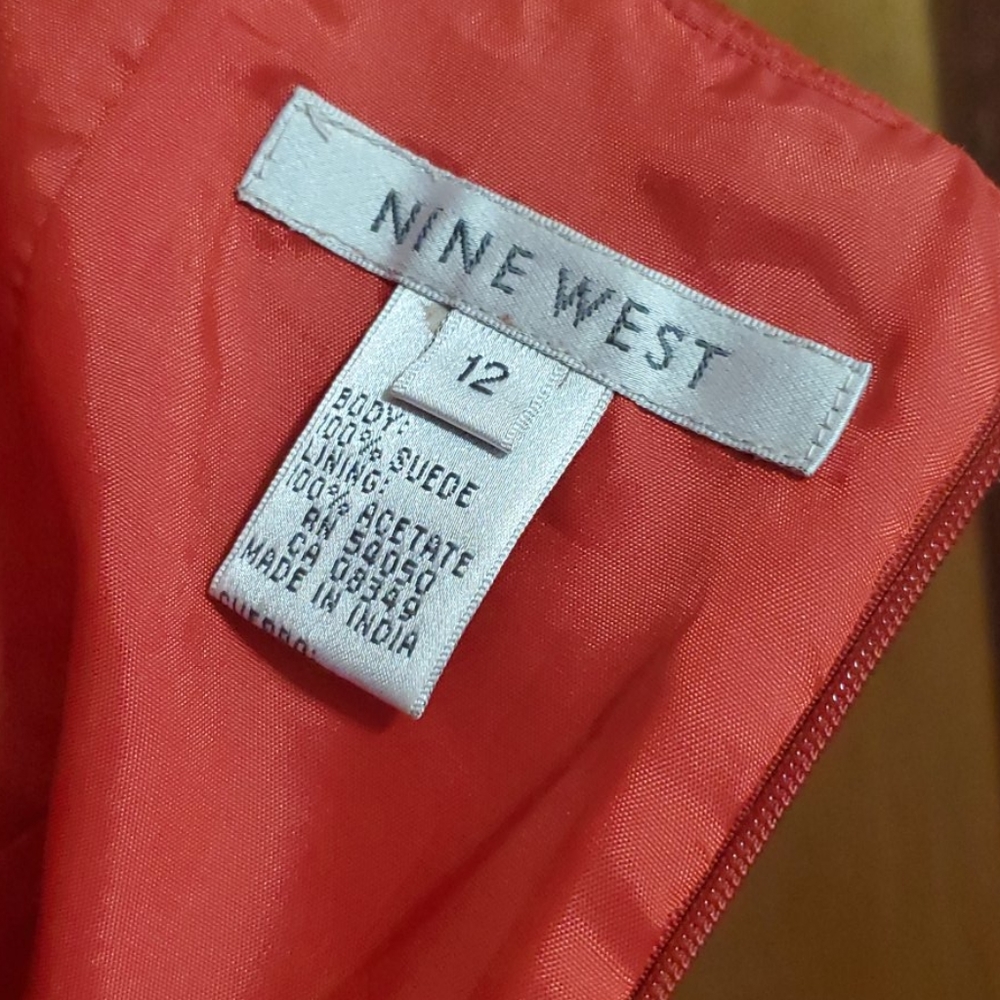 Red Dress - Picture 3 of 4
